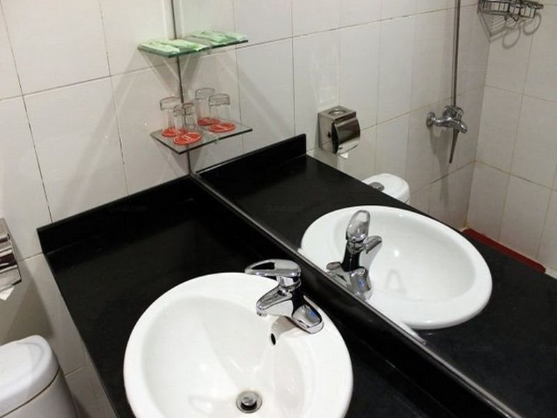 Шэньчжэнь: Silver Spring Hotel (Shenzhen Yuanling Subway Station)