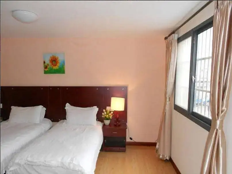 Нинбо: Ningbo Qingqishi Holiday Hotel