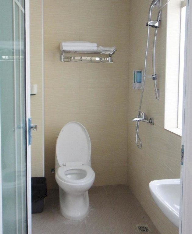 Шэньчжэнь: Shenzhen Yuewan Business Hotel