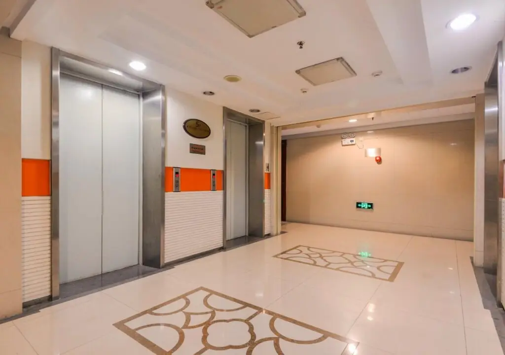 Гуанчжоу: Guangzhou Peace World Apartment