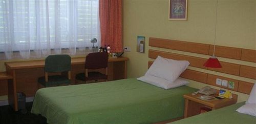 Циндао: Home Inn Zhengyang Road