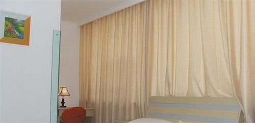 Циндао: Huameida Business Hotel - Qingdao