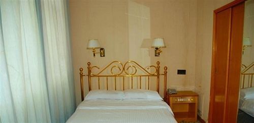 Пиндиншань: Thank Inn Chain Hotel Pingdingshan Weidong District Jianshe Road Trade Plaza