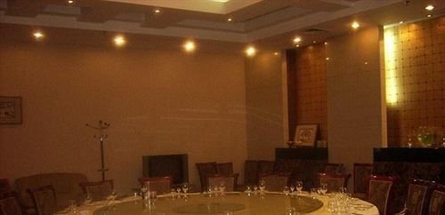 Пиндиншань: Thank Inn Chain Hotel Pingdingshan Weidong District Jianshe Road Trade Plaza