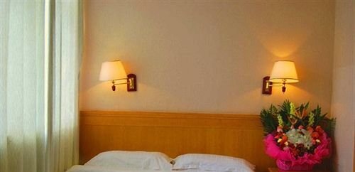 Пиндиншань: Thank Inn Chain Hotel Pingdingshan Weidong District Jianshe Road Trade Plaza