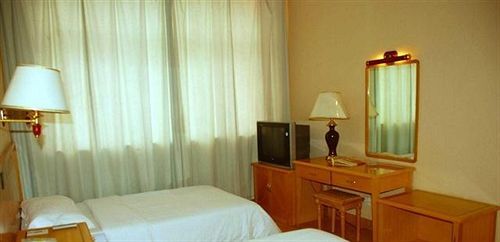 Пиндиншань: Thank Inn Chain Hotel Pingdingshan Weidong District Jianshe Road Trade Plaza