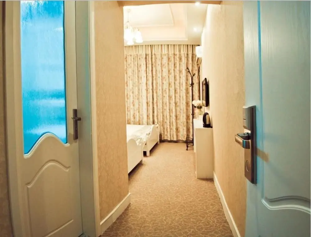 Цзясинь: Yunshang Theme Inn