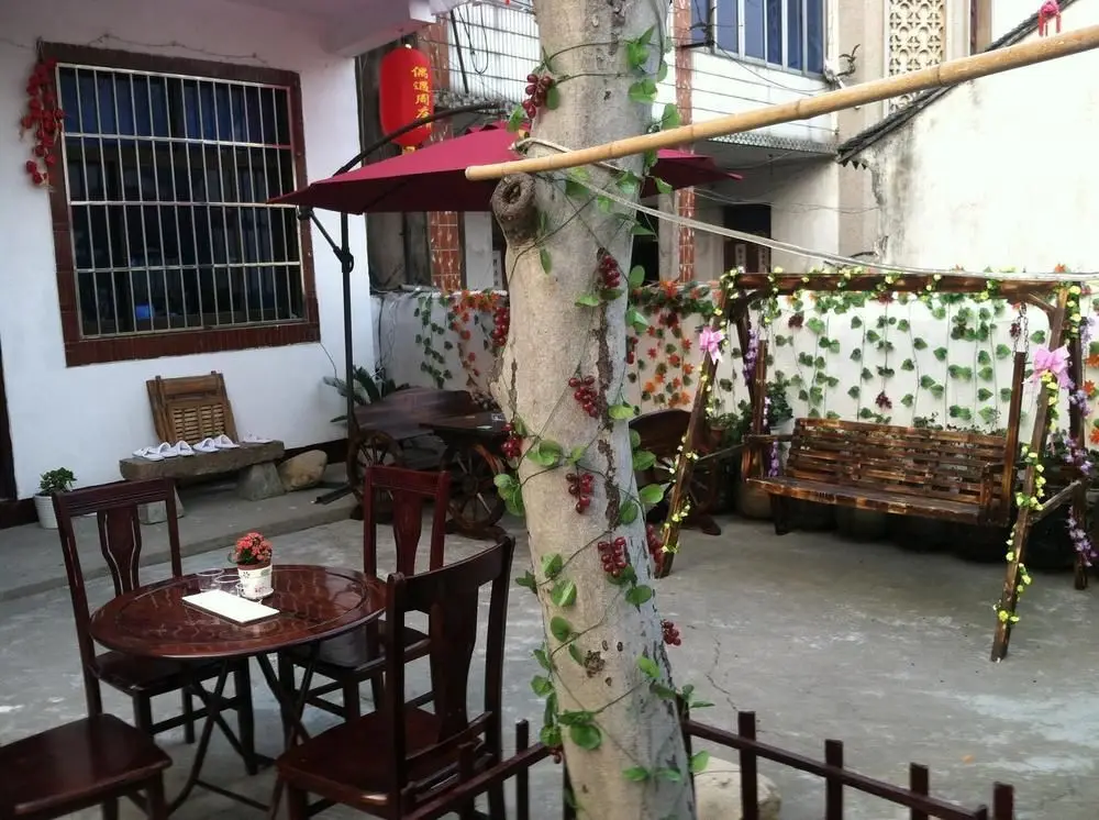Шанхай: Shenfu Yard Inn