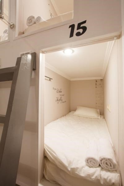 Москва: Kapsul'nyj otel' INTERKUB Chistye Prudy