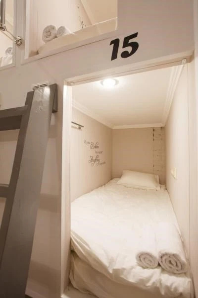 Москва: Kapsul'nyj otel' INTERKUB Chistye Prudy
