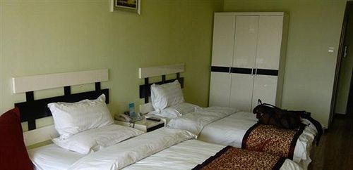 Куньмин: British Hotel Kunming News Road
