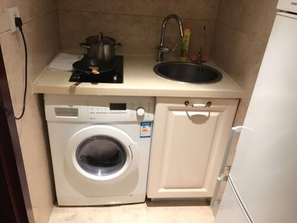 Шанхай: Jing'an Ziyuan Apartment