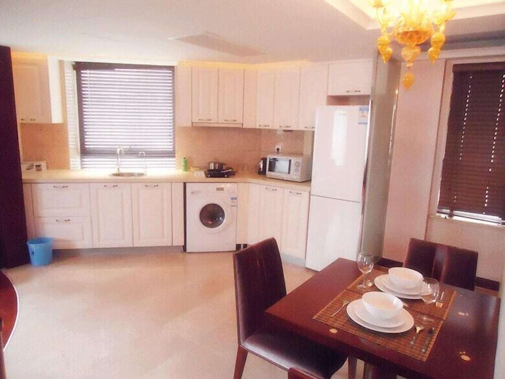 Шанхай: Jing'an Ziyuan Apartment