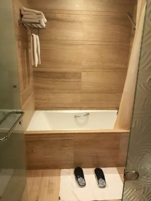 Шанхай: Jing'an Ziyuan Apartment