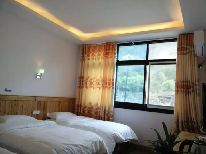 Чжанцзяцзе: Zhang Jiajie Longquan Inn