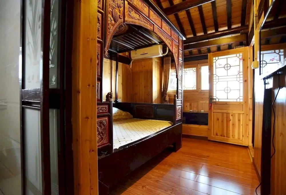 Хуаншань: Huqinlou Inn