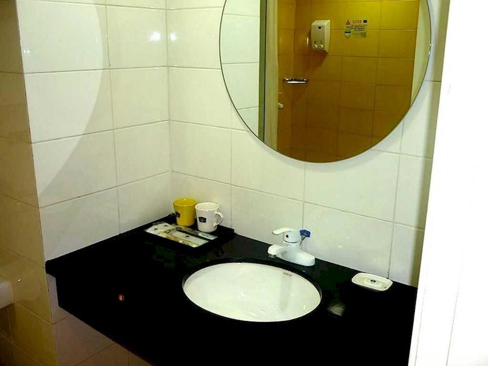 Цзинань: Home Inn Jinan Wenhua East Road