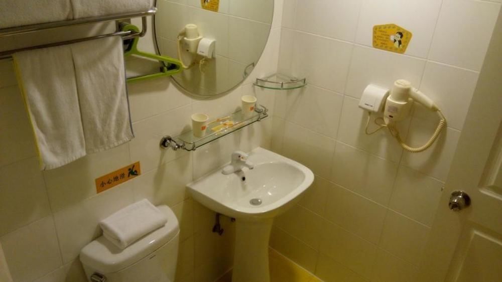 Вэйхай: Thank Inn Plus Hotel Weihai  Wenhua East Road