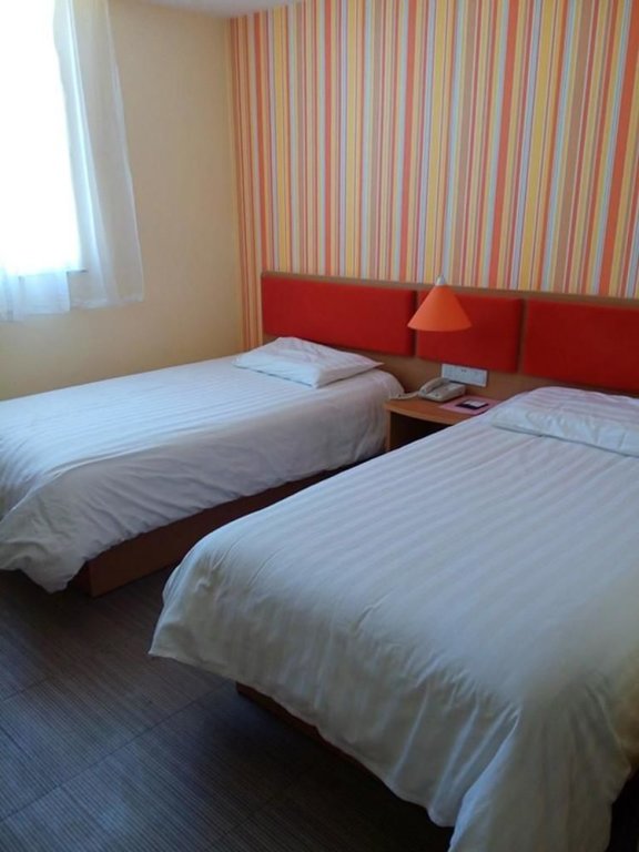 Урумчи: Home Inn Urumqi Pedestrian Street