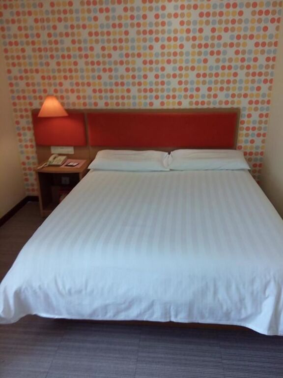 Урумчи: Home Inn Urumqi Pedestrian Street