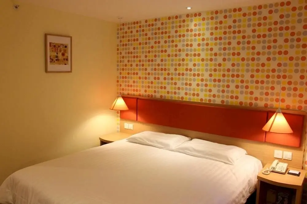 Лешан: Home Inn Neo Leshan New Plaza Jiaxing Road Food Street