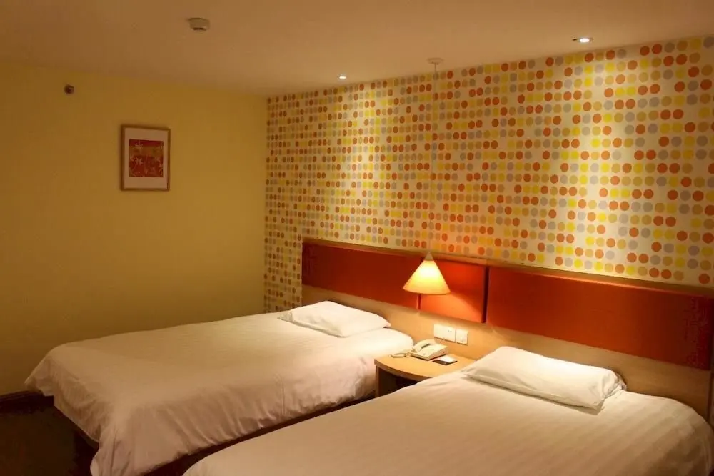 Лешан: Home Inn Neo Leshan New Plaza Jiaxing Road Food Street