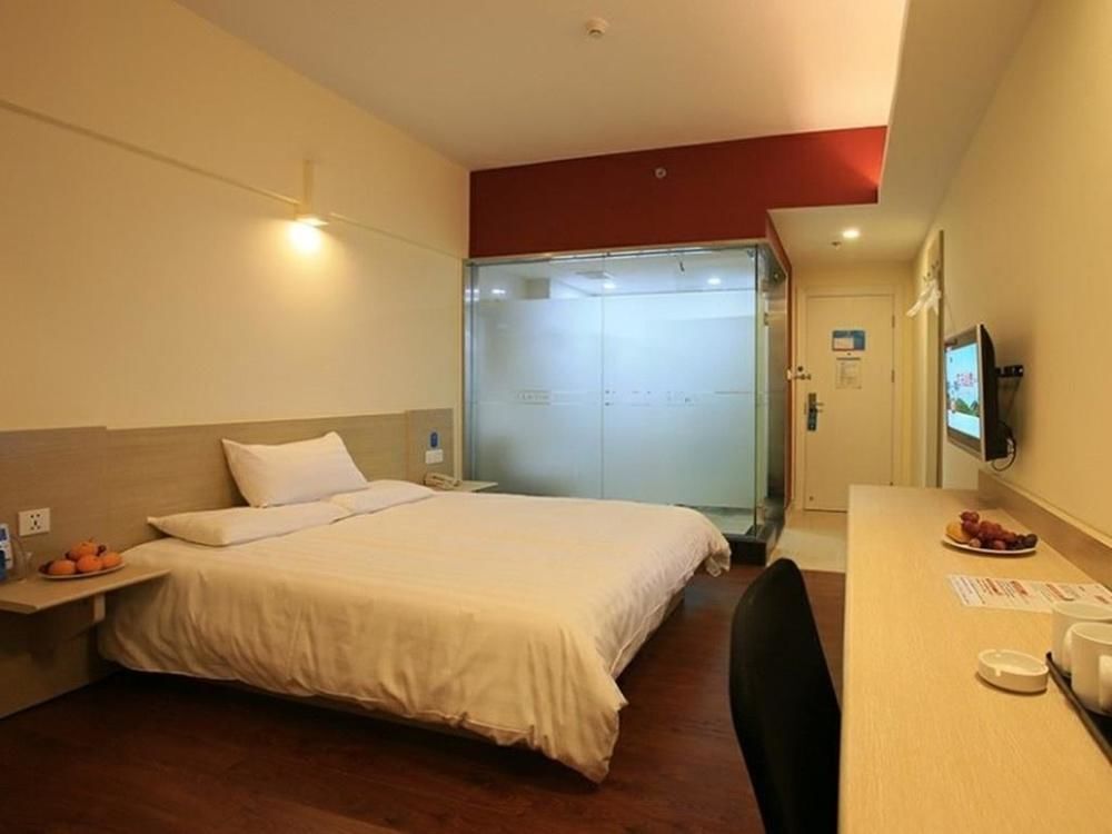 Фучжоу: Hanting Express Fuzhou Train Station Square