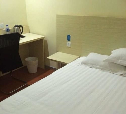 Фучжоу: Hanting Express Fuzhou Train Station Square
