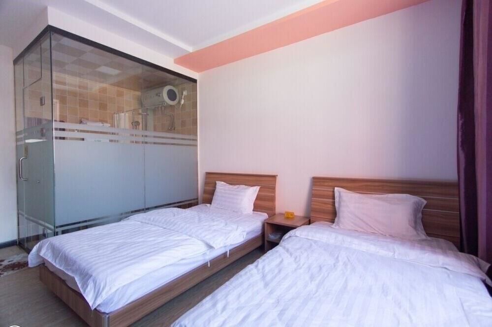 Байшань: Linjiang One Plus One Inn
