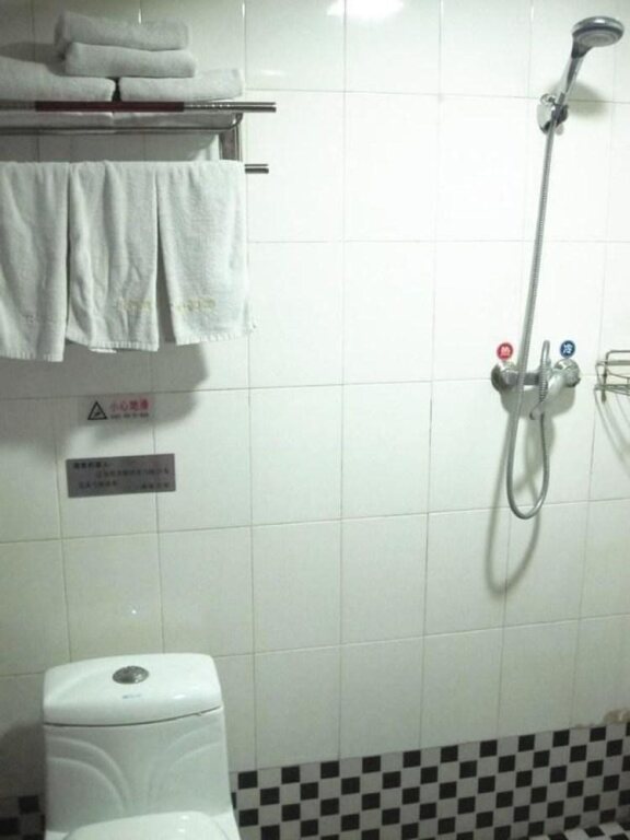 Ухань: Jiuzhou Business Hotel