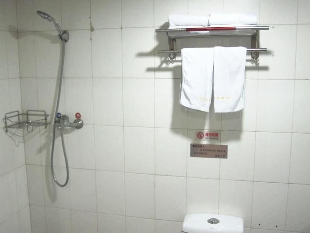 Ухань: Jiuzhou Business Hotel