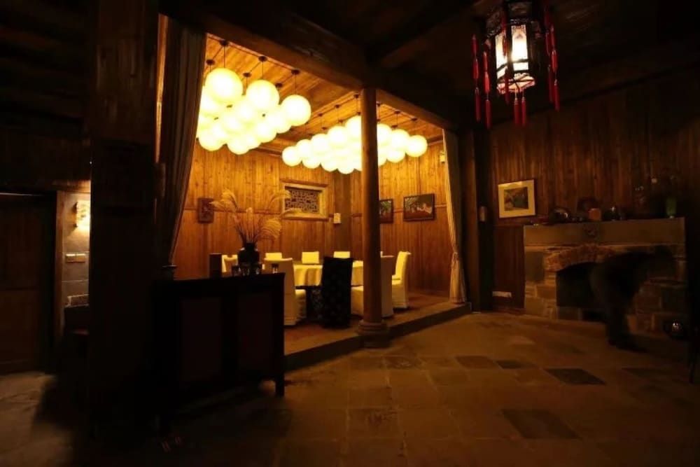 Хуаншань: Pig's Inn (Yi County Bishan)