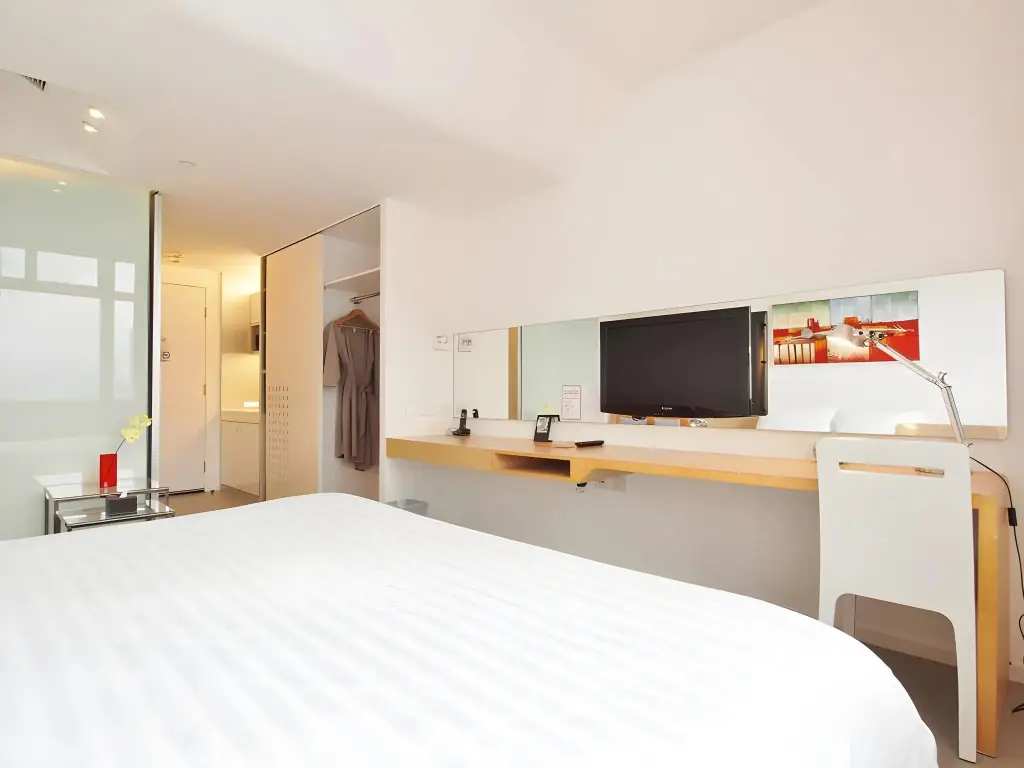 Гонконг: 60 West Hotel