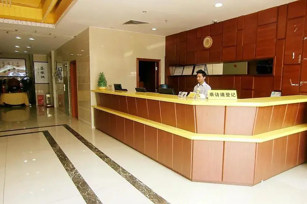 Шэньчжэнь: Home Inn Shenzhen Pinghu Huanan City