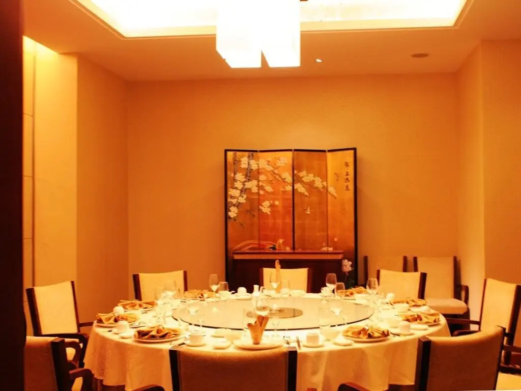 Юйлинь: Rising Dragon International Hotel