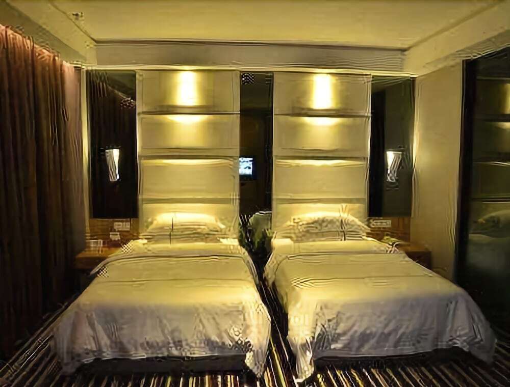 Фошань: Yilai Hotel (Foshan Dali Fengchi aluminum market store)