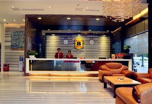 Фошань: Yilai Hotel (Foshan Dali Fengchi aluminum market store)