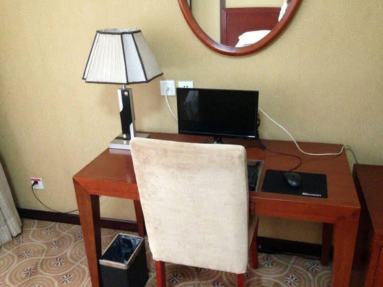 Пекин: Beijing Daxing Dragon Phoenix Hotel
