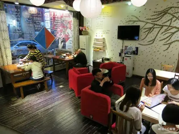 Лешан: Dengba International Chain Youth Hostel (Emeishan Baoguo Temple)