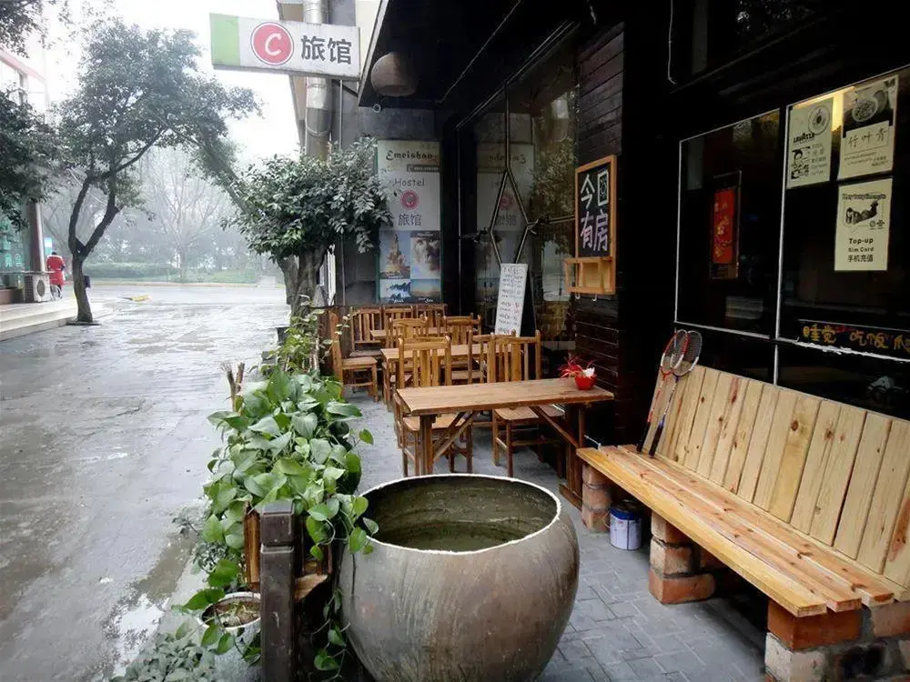Лешан: Dengba International Chain Youth Hostel (Emeishan Baoguo Temple)