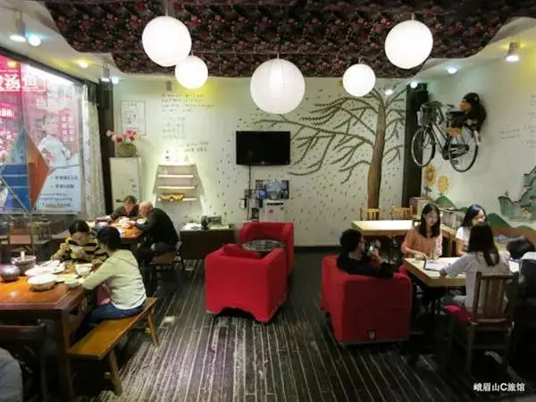 Лешан: Dengba International Chain Youth Hostel (Emeishan Baoguo Temple)