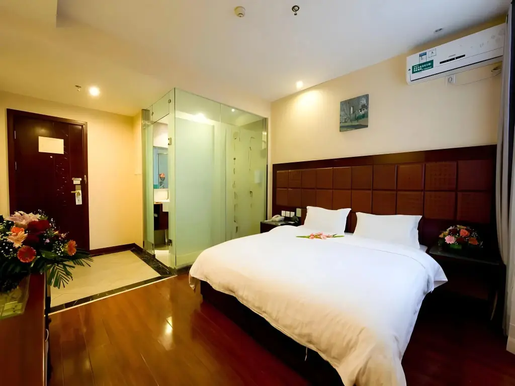 Циндао: GreenTree Inn Qingdao Jiaozhou Bus Terminal Station Haier Avenue Express Hotel