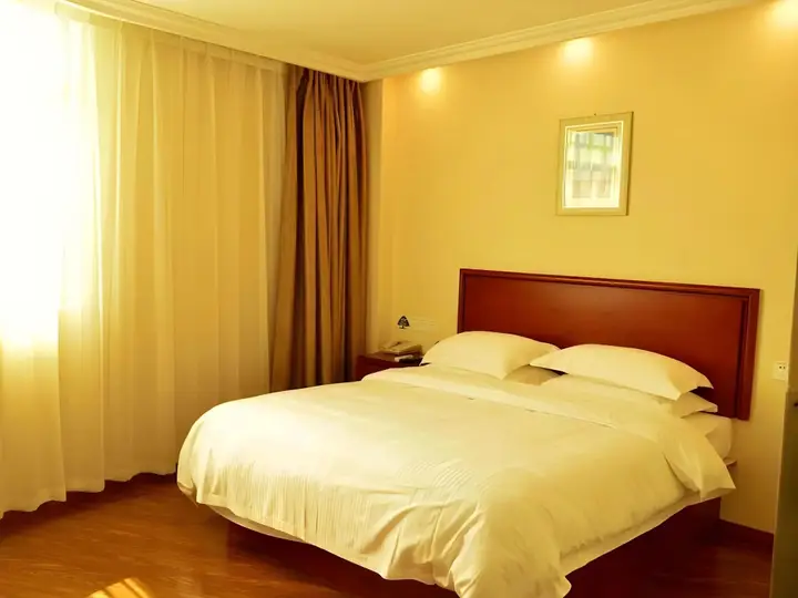 Циндао: GreenTree Inn Qingdao Jiaozhou Bus Terminal Station Haier Avenue Express Hotel