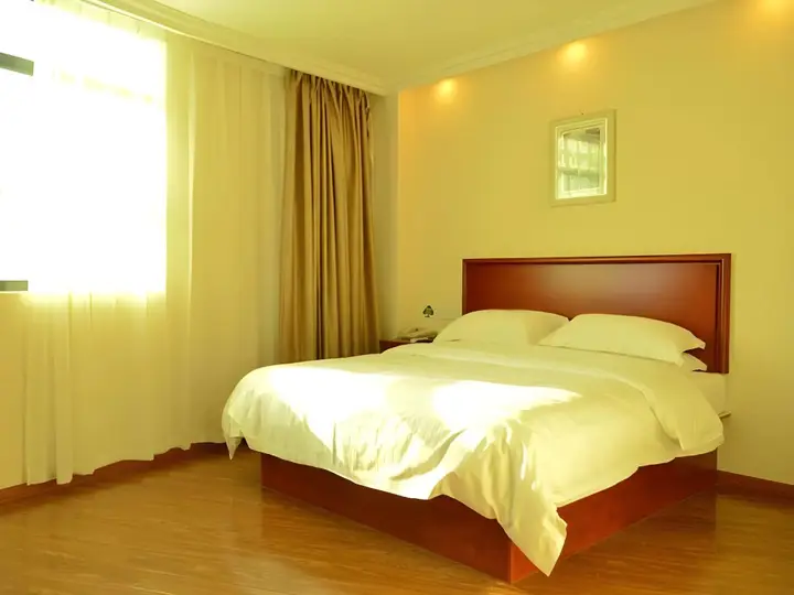 Циндао: GreenTree Inn Qingdao Jiaozhou Bus Terminal Station Haier Avenue Express Hotel