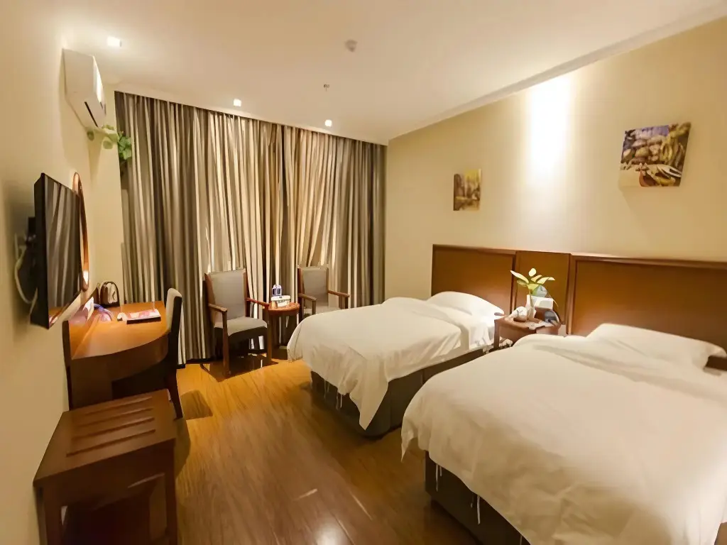 Циндао: GreenTree Inn Qingdao Jiaozhou Bus Terminal Station Haier Avenue Express Hotel