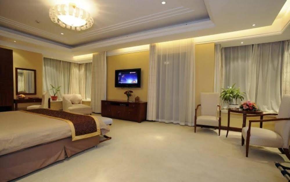 Уси: Sainty Lakeside Hotel