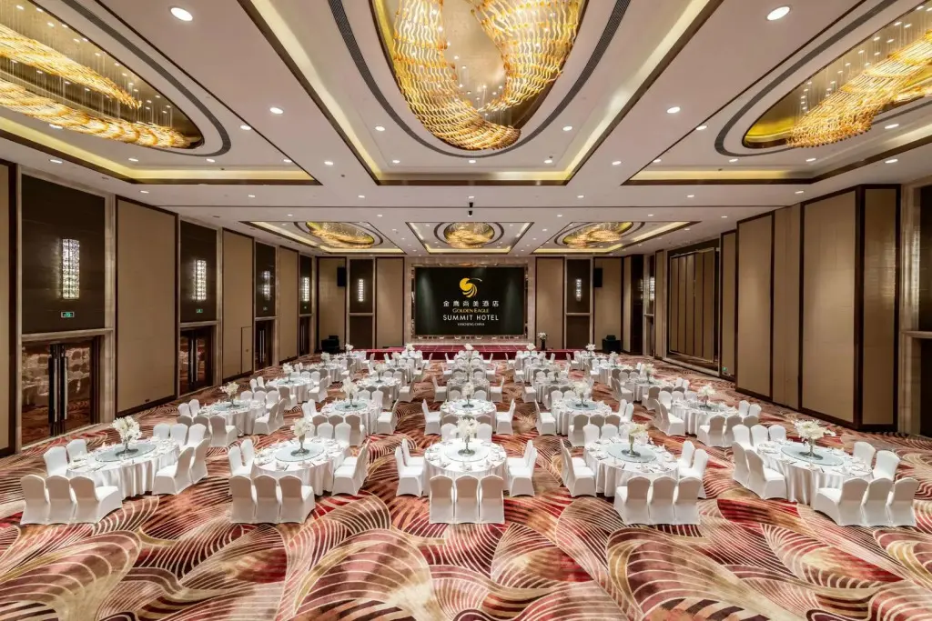 Яньчэн: Golden Eagle Summit Hotel Yancheng