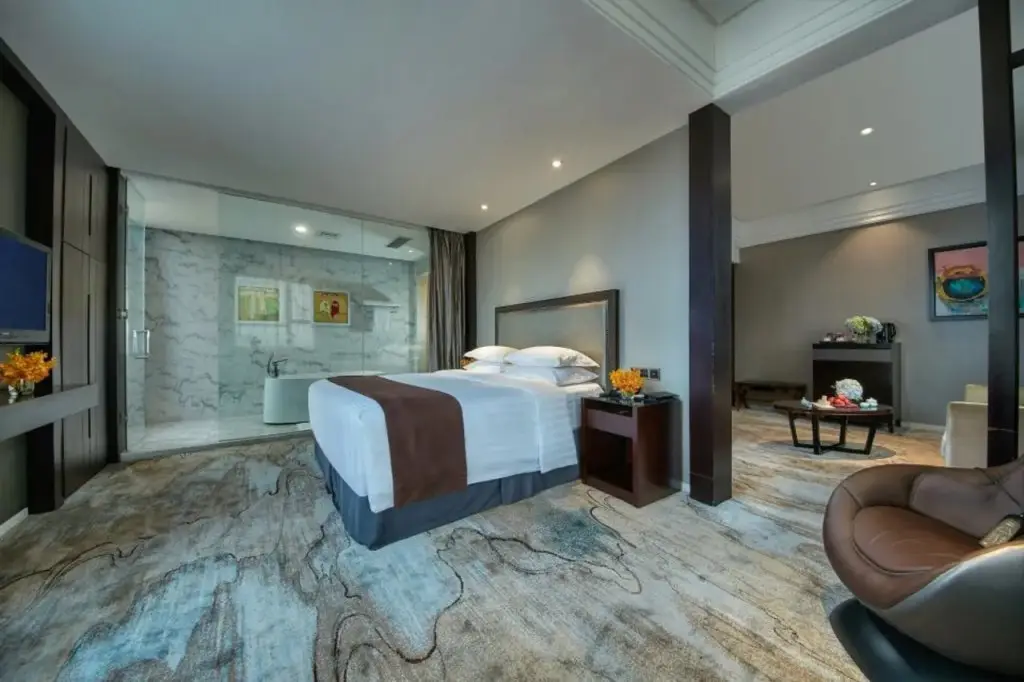 Шанхай: New Century Manju Hotel @SNIEC