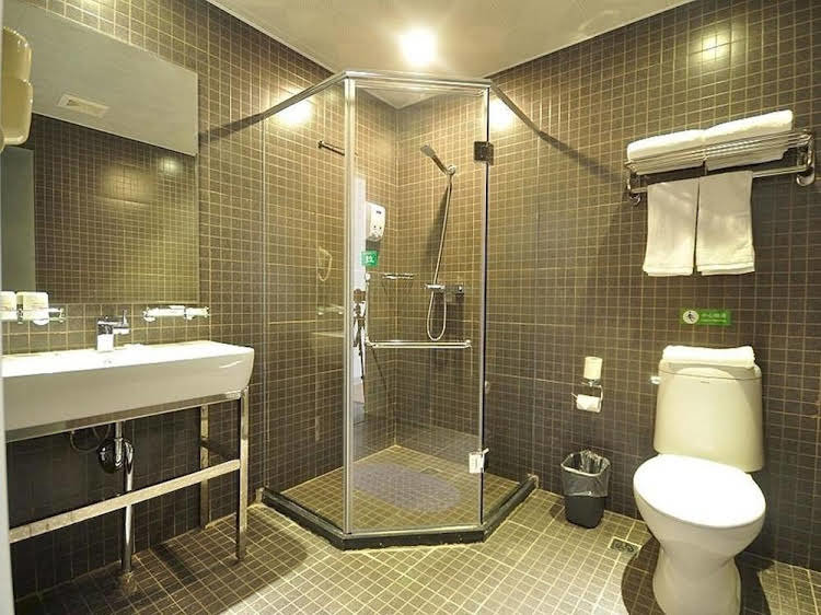 Шанхай: Motel168 New Jing Qiao Road Inn