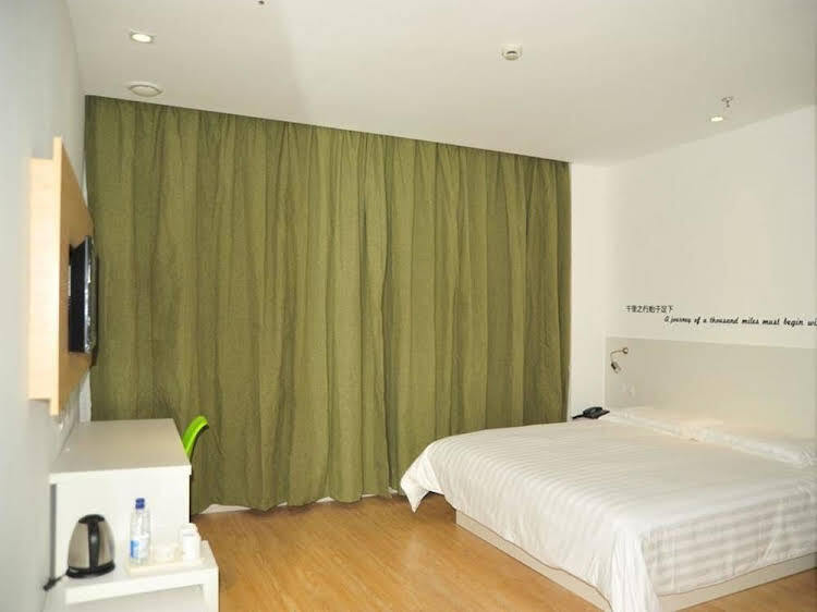 Шанхай: Motel168 New Jing Qiao Road Inn